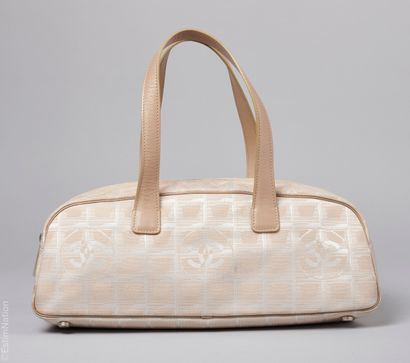 CHANEL (COLLECTION CRUISE LINE 2002/2003)
PETIT...