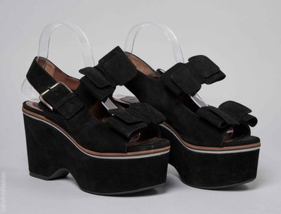 MARNI
PAIRE DE CHAUSSURES compensées en peau...