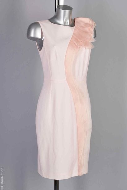 PAULE KA
ROBE en tri acétate et polyester...