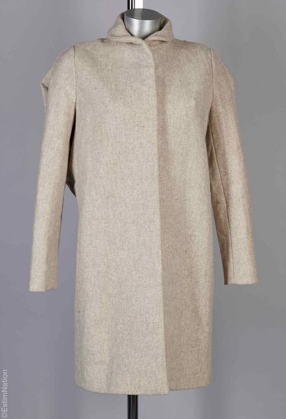 VANESSA BRUNO
Coat in pale gray and beige...
