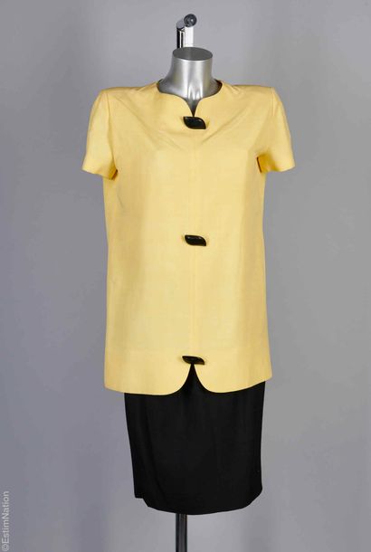 MAXIM'S DE PARIS PAR PIERRE CARDIN
TUNIQUE...