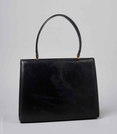 MADAME RÉCAMIER CIRCA 1960/70
Trapeze bag...