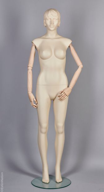 ANONYME
MANNEQUIN en pied en composite, support...