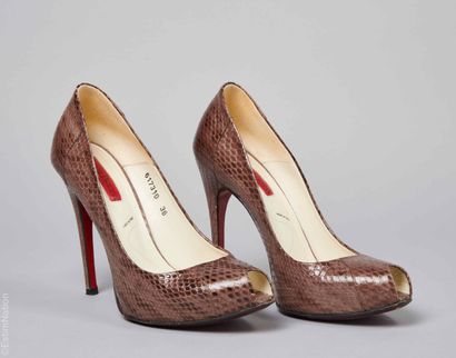 CESARE PACIOTTI
PAIRE D'ESCARPINS en serpent...