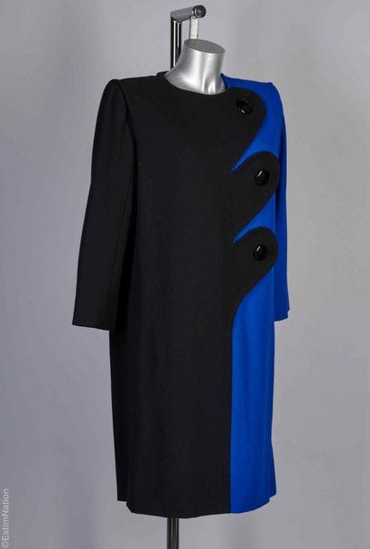 MAXIM'S DE PARIS PAR PIERRE CARDIN
ROBE droite...