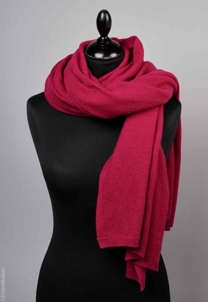 LAGHAN
TWO ETOLES in pink and fuchsia cashmere...