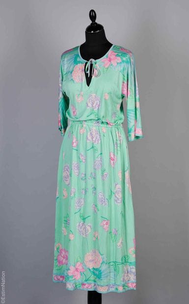 VINTAGE LEONARD (MISSING LABEL)
Peony-printed...