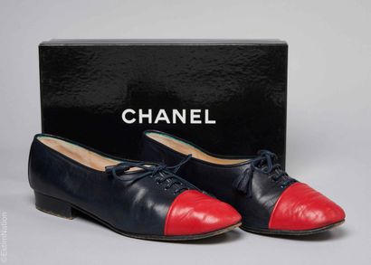 CHANEL VINTAGE
PAIRE DE BALLERINES à lacets...