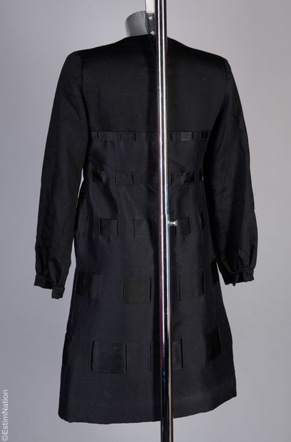 ANONYME VINTAGE
ROBE évasée en laine noire,...