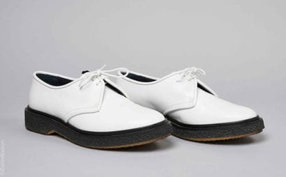 ADIEV
PAIRE DE DERBIES en cuir glacé blanc...