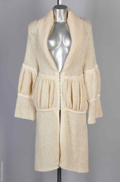LES PETITES
DEUX LONGS GILETS en tricot fantaisie...
