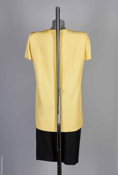 MAXIM'S DE PARIS PAR PIERRE CARDIN
TUNIQUE...