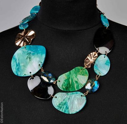 ANONYME 
COLLIER en métal composé de motifs...
