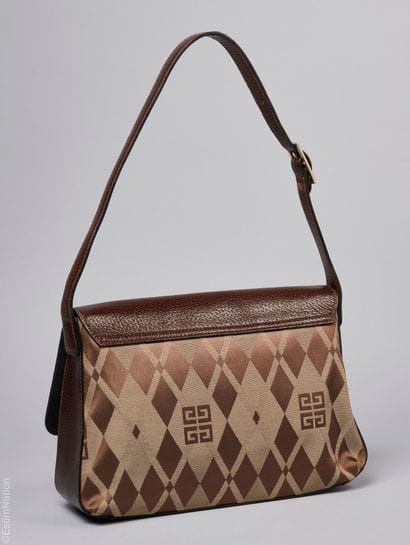 GIVENCHY DÉBUT DES ANNÉES 2000
SAC à rabat...