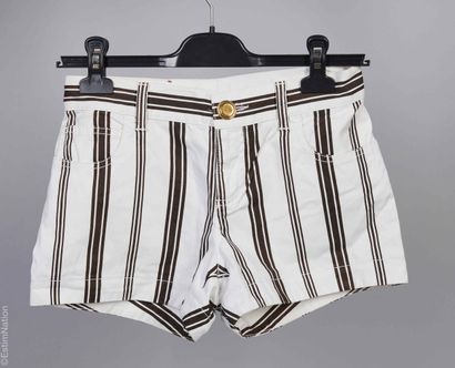 GUCCI
DEUX SHORTS en coton : le premier blanc...