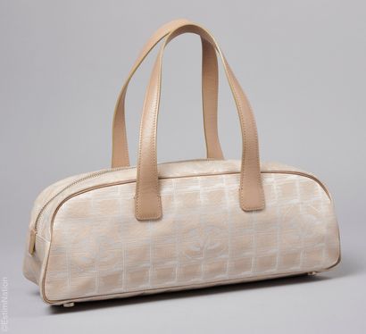 CHANEL (COLLECTION CRUISE LINE 2002/2003)
PETIT...