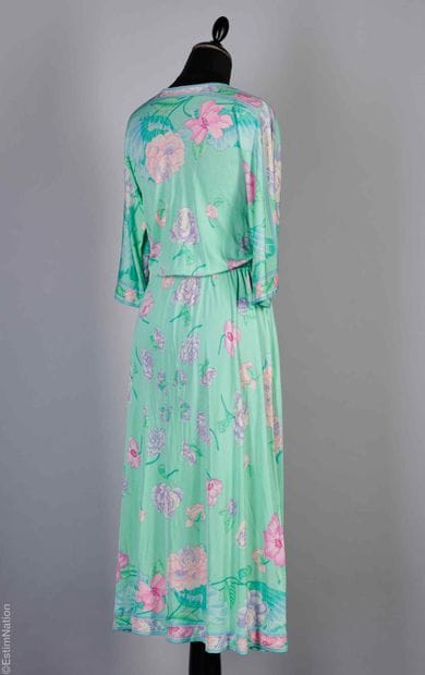 VINTAGE LEONARD (MISSING LABEL)
Peony-printed...