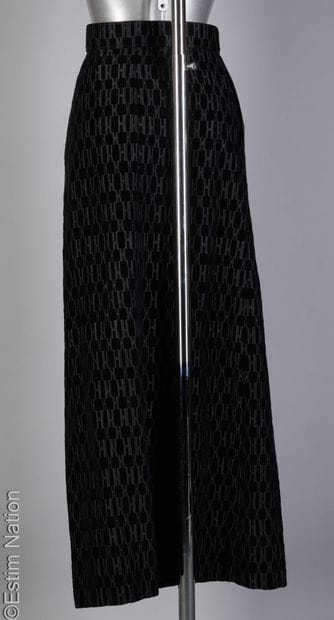 HERMES CIRCA 1970 (MISSING LABEL)
Black velvet...