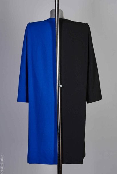 MAXIM'S DE PARIS PAR PIERRE CARDIN
ROBE droite...