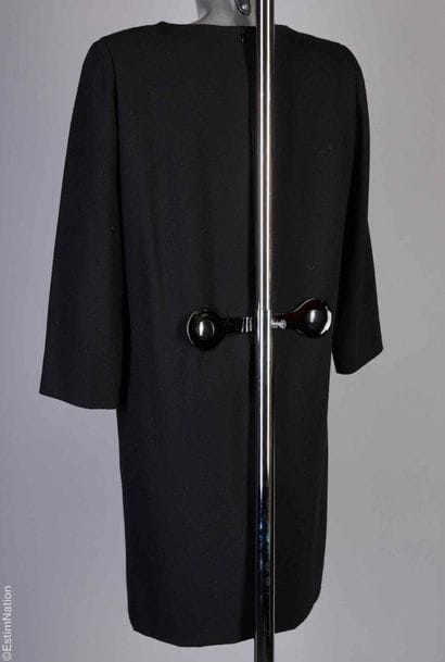 MAXIM'S DE PARIS PAR PIERRE CARDIN
ROBE en...