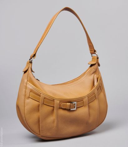 LONGCHAMP
TROIS SACS demi-lune en cuir grainé...