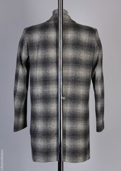 MAURO GRIFONI
Coat in wool with a predominantly...