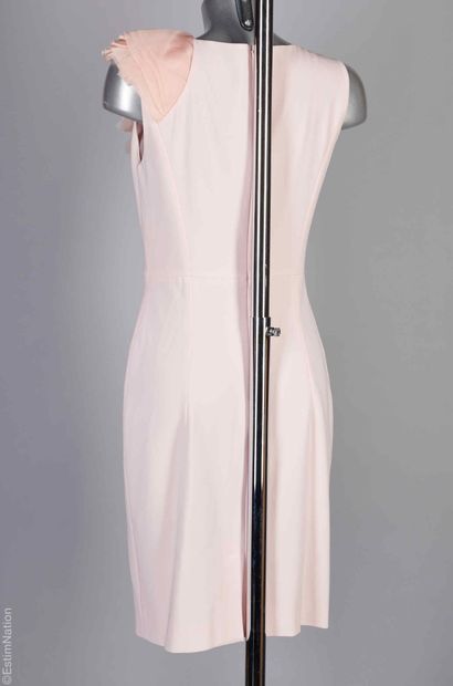 PAULE KA
ROBE en tri acétate et polyester...