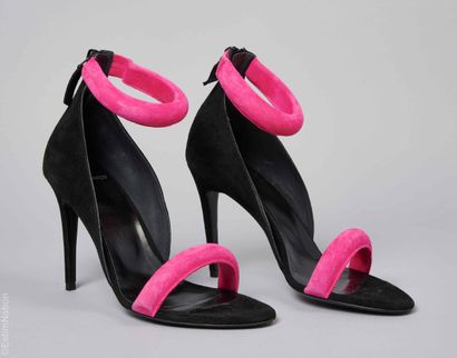 PIERRE HARDY
PAIRE DE SANDALES en peau noire...