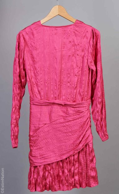 MAJE
ROBE en polyester plissé à effet froissé...