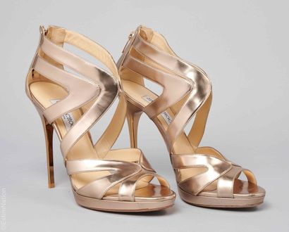 JIMMY CHOO
PAIRE DE SANDALES en cuir métallisé...