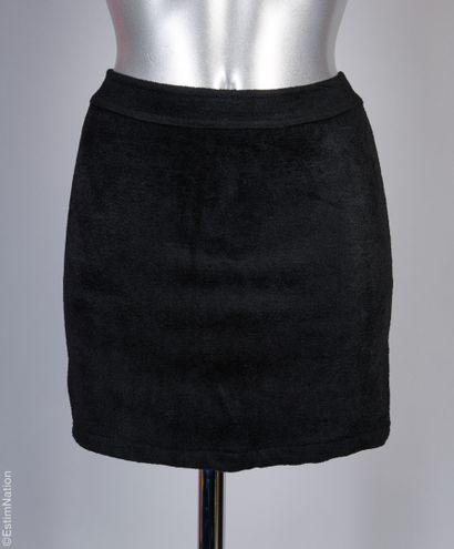 ALAÏA CIRCA 1990
ELEMENTS in thick wine-red...