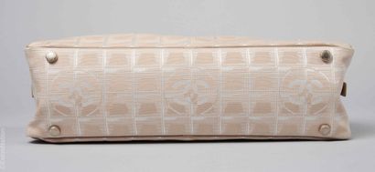 CHANEL (COLLECTION CRUISE LINE 2002/2003)
PETIT...