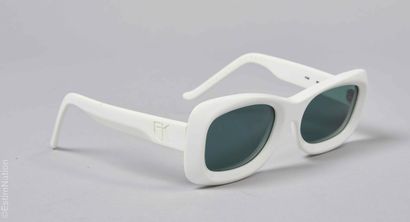 EMMANUELLE KHANH
PAIRE DE LUNETTES DE SOLEIL...