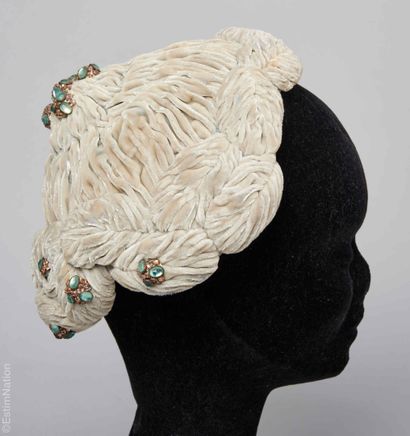 ROSE VALOIS, LEGROUX SOEURS CIRCA 1940
TWO...