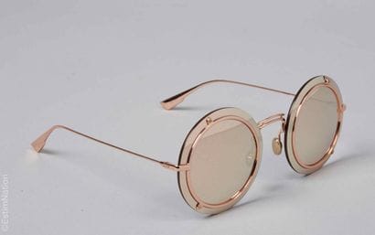 CHRISTIAN DIOR
PAIRE DE LUNETTES DE SOLEIL...