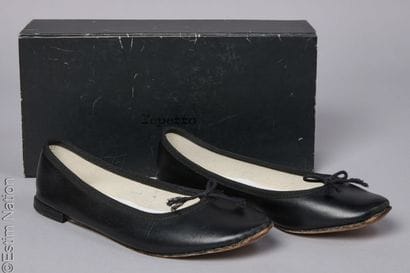 REPETTO
PAIRE DE BALLERINES en cuir noir...