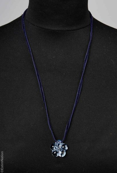 BACCARAT
PENDENTIF en cristal bleu ciel à...