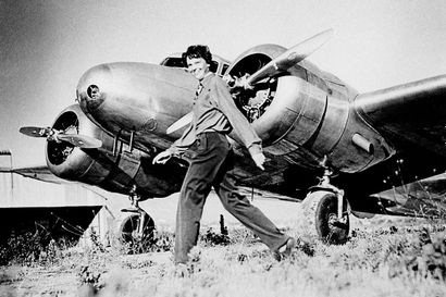 AMELIA EARHART NEWARK CIRCA 1935/40
MALLE...