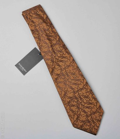 YVES SAINT LAURENT RIVE GAUCHE
CRAVATE en...