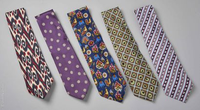 CHRISTIAN LACROIX
CINQ CRAVATES en twill...