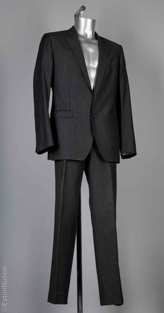 DOLCE & GABBANA
COSTUME en laine vierge noire...