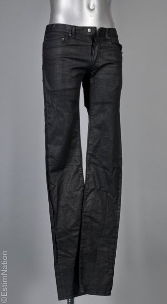 DIOR HOMME
JEAN long en coton enduit stretch...