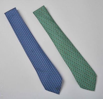 HERMÈS PARIS
DEUX CRAVATES en twill de soie...