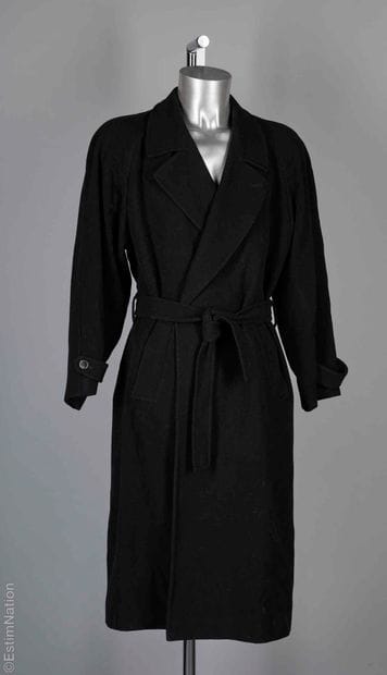 KENZO VINTAGE
MANTEAU en lainage noir, parementures...
