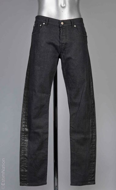 ALEXANDER McQUEEN PAR SARAH BURTON (2020)
JEAN...