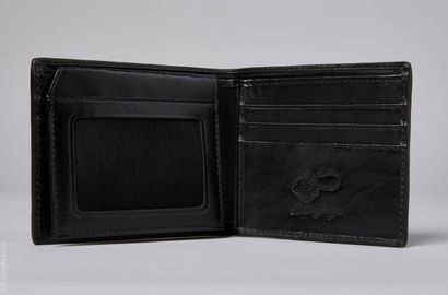 ANONYME
PORTEFEUILLE porte cartes en galuchat...