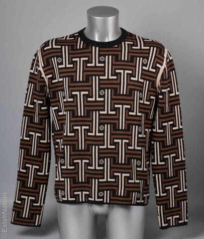 LANVIN
PULL en tricot de laine façonné du...