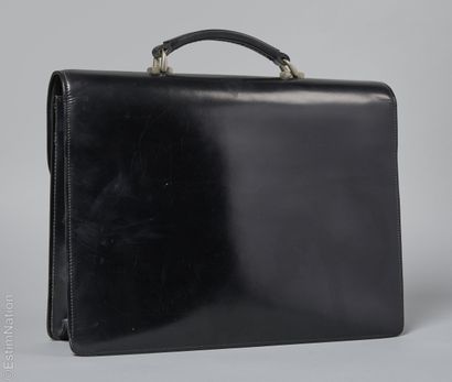 LANCEL
CARTABLE en veau glacé noir à deux...