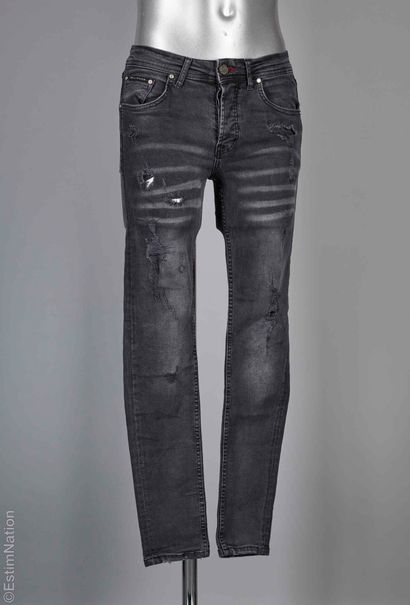 ACNE STUDIO, DSQUARED2, PHILIPP PLEIN
TROIS...