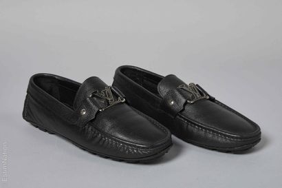 LOUIS VUITTON
PAIRE DE MOCASSINS en cuir...